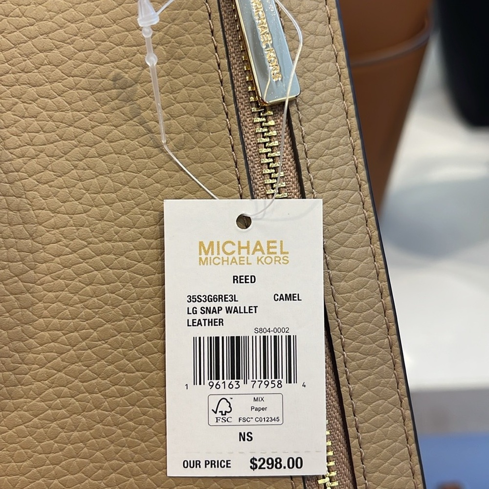 Michael Kors Reed Large Bifold Pebbled Leather Snap Wallet Card Case 
Camel 
NWT - Picture 8 of 16